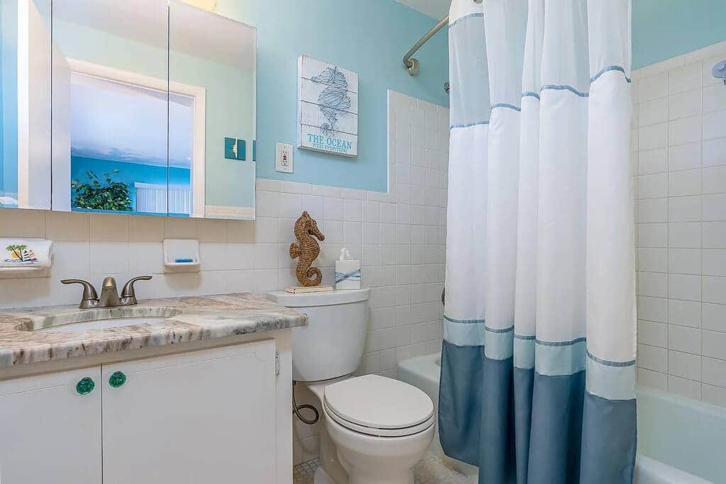 thirtythreebythesea-master-bathroom thirtythreebythesea-master-bathroom