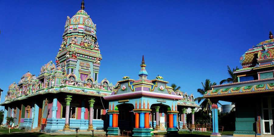 temple tamoul coloré ciel bleu