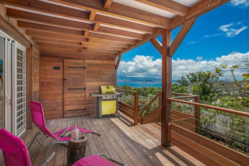 Villa Canopée - Une vue dégagée sur la baie de Fort-de-France depuis la terrasse. 