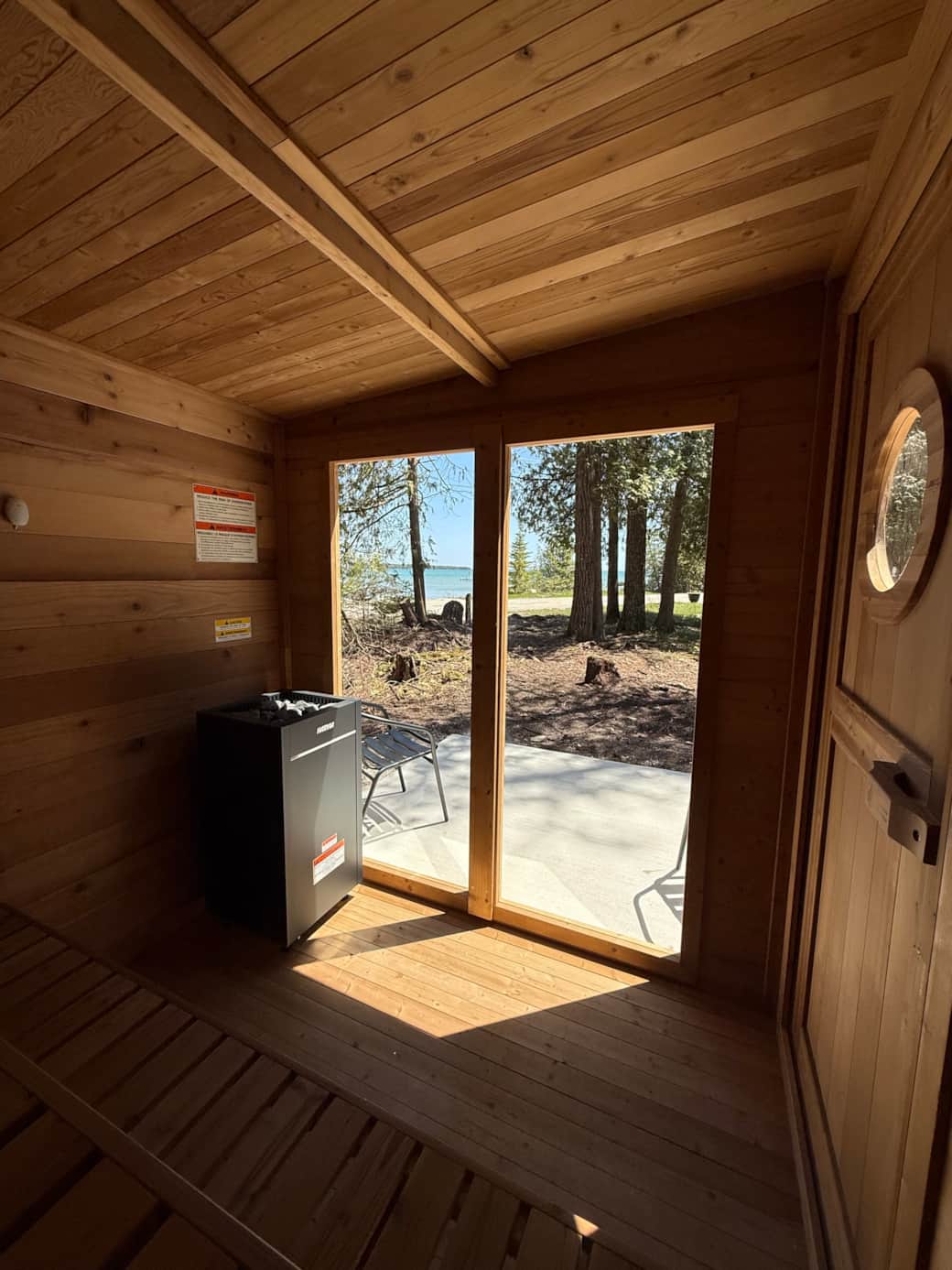 Private Finnish style sauna with lake views! Private Finnish style sauna with lake views!