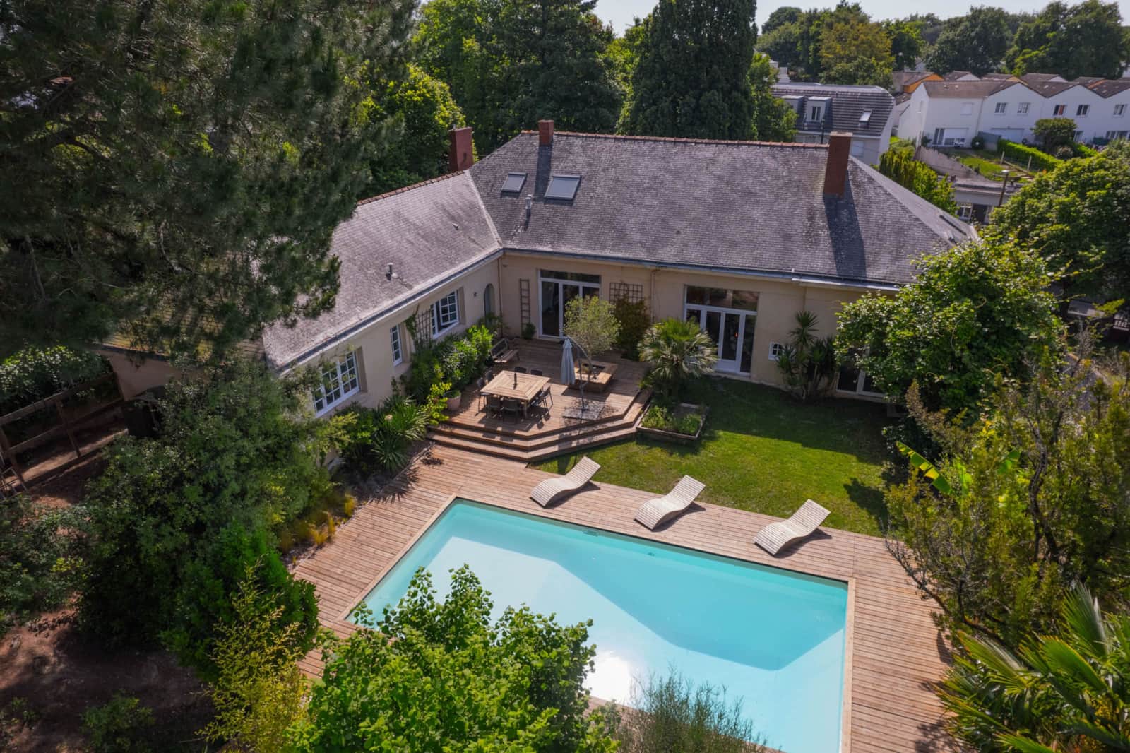 Vue aérienne du jardin de la Villa de la Plume