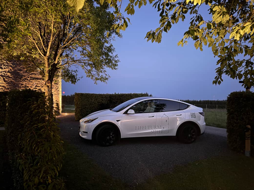 Ladestation für Elektro und Hybrid. 