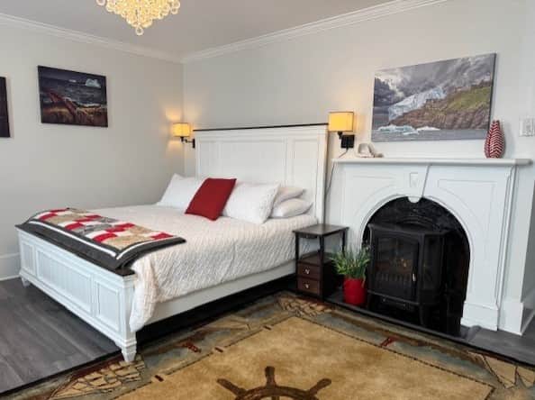 Deluxe King Suite, 4pc ensuite, A/C