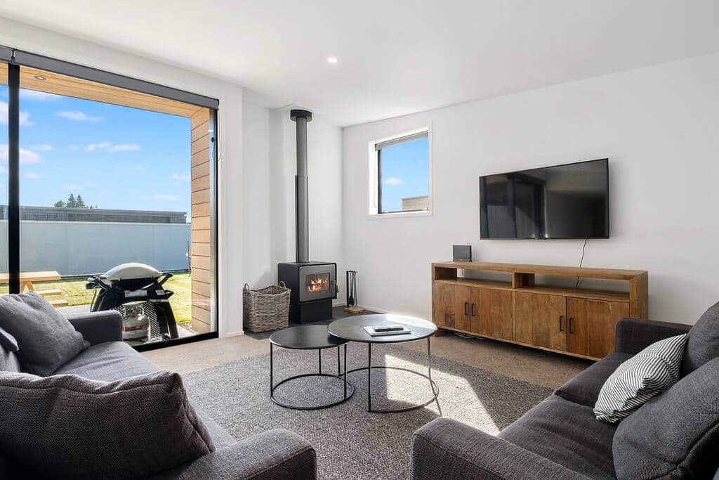 Relax with 55'' TV and unlimited (fast cable) wi-fi.