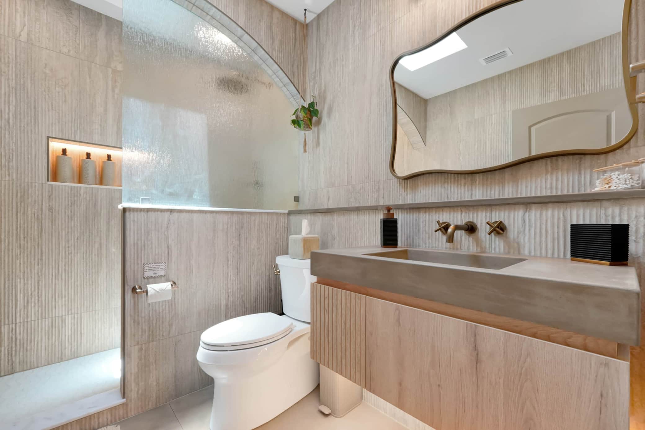 Luna Bathroom