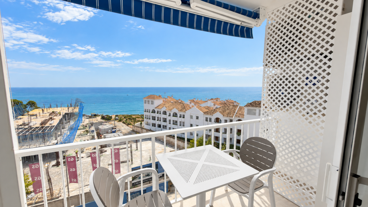 terraza con vistas al mar desde el apartamento nuevo en el centro de nerja