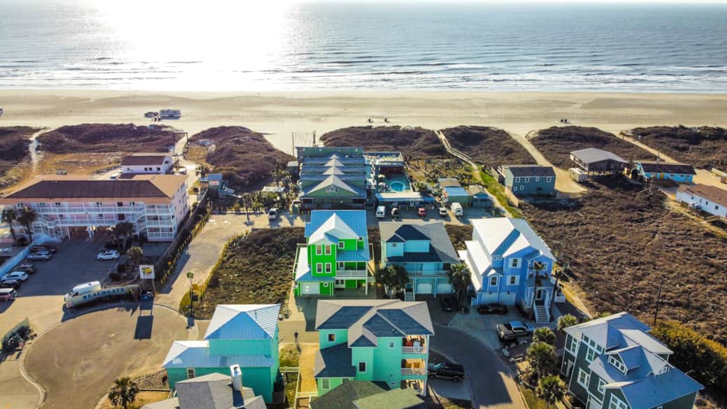 Located in down and close to beach and restaurant & bar. Located in down and close to beach and restaurant & bar.