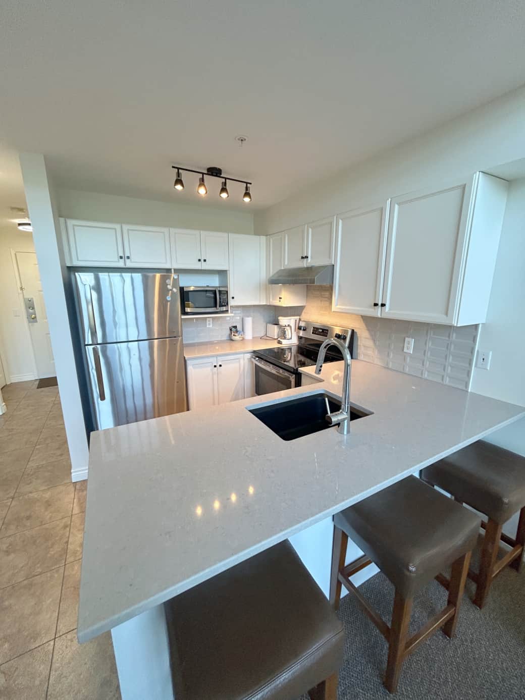 308 Full Kitchen