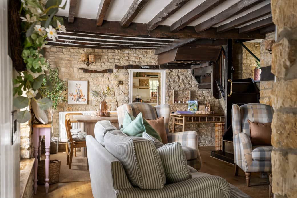 62 - Jasmine Cottage - GL54 2DW - Web