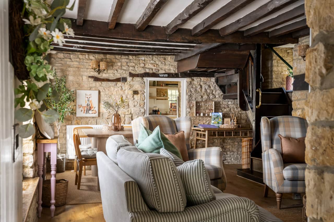 62 - Jasmine Cottage - GL54 2DW - Web