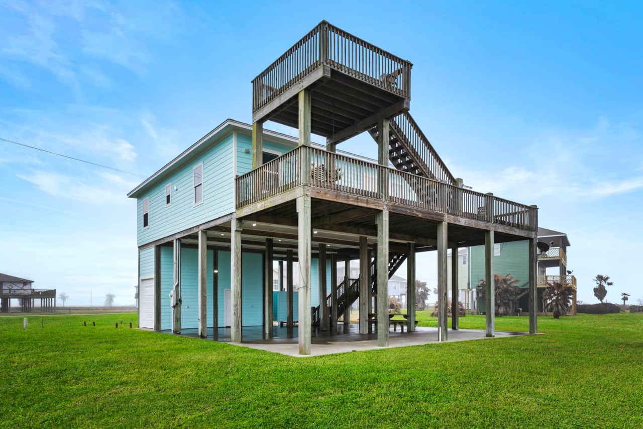 Observation deck for even more expansive views!