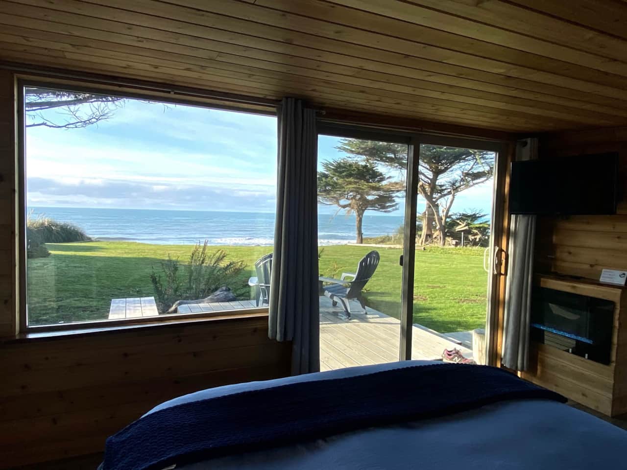 Queen bed view