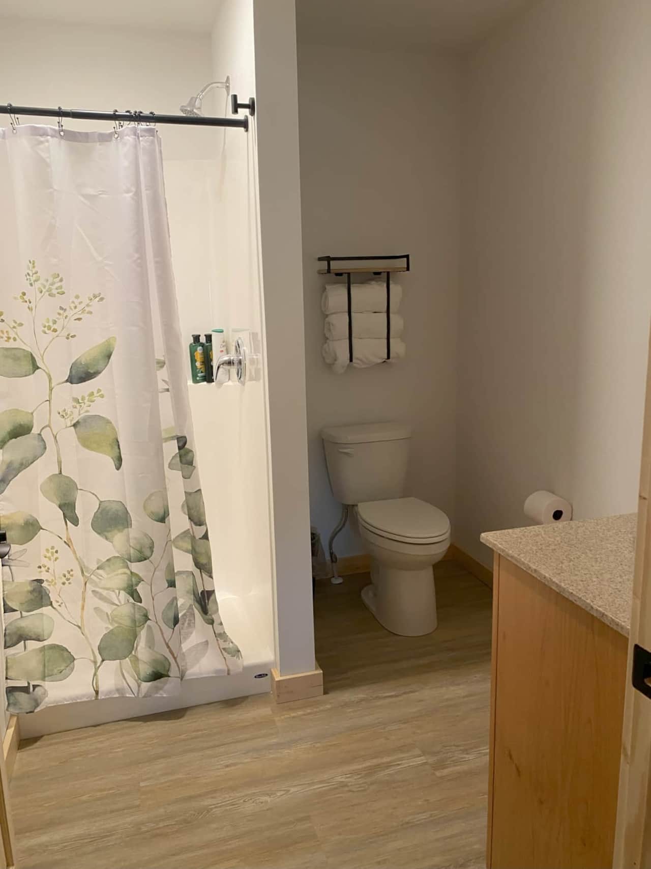 Unit 7B Bathroom 