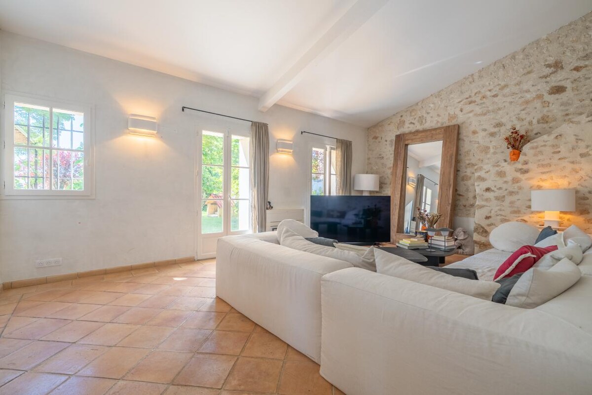 Provençal farmhouse & padel court swimming pool AC