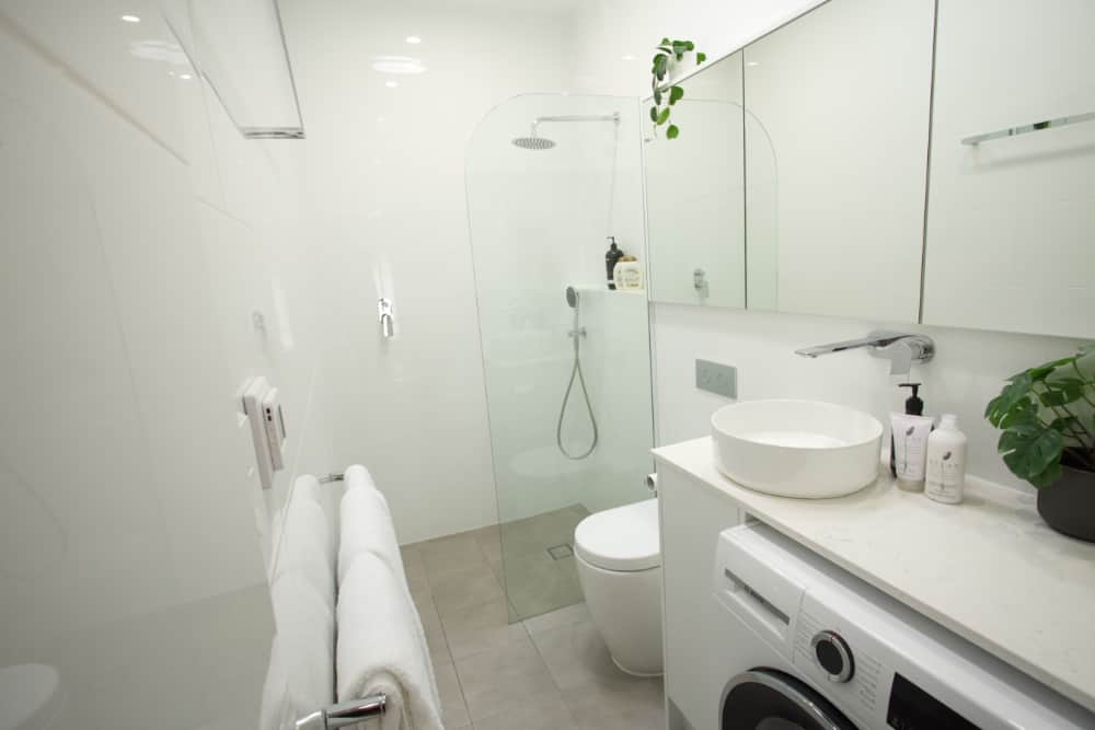 Bathroom with washing machine and dryer