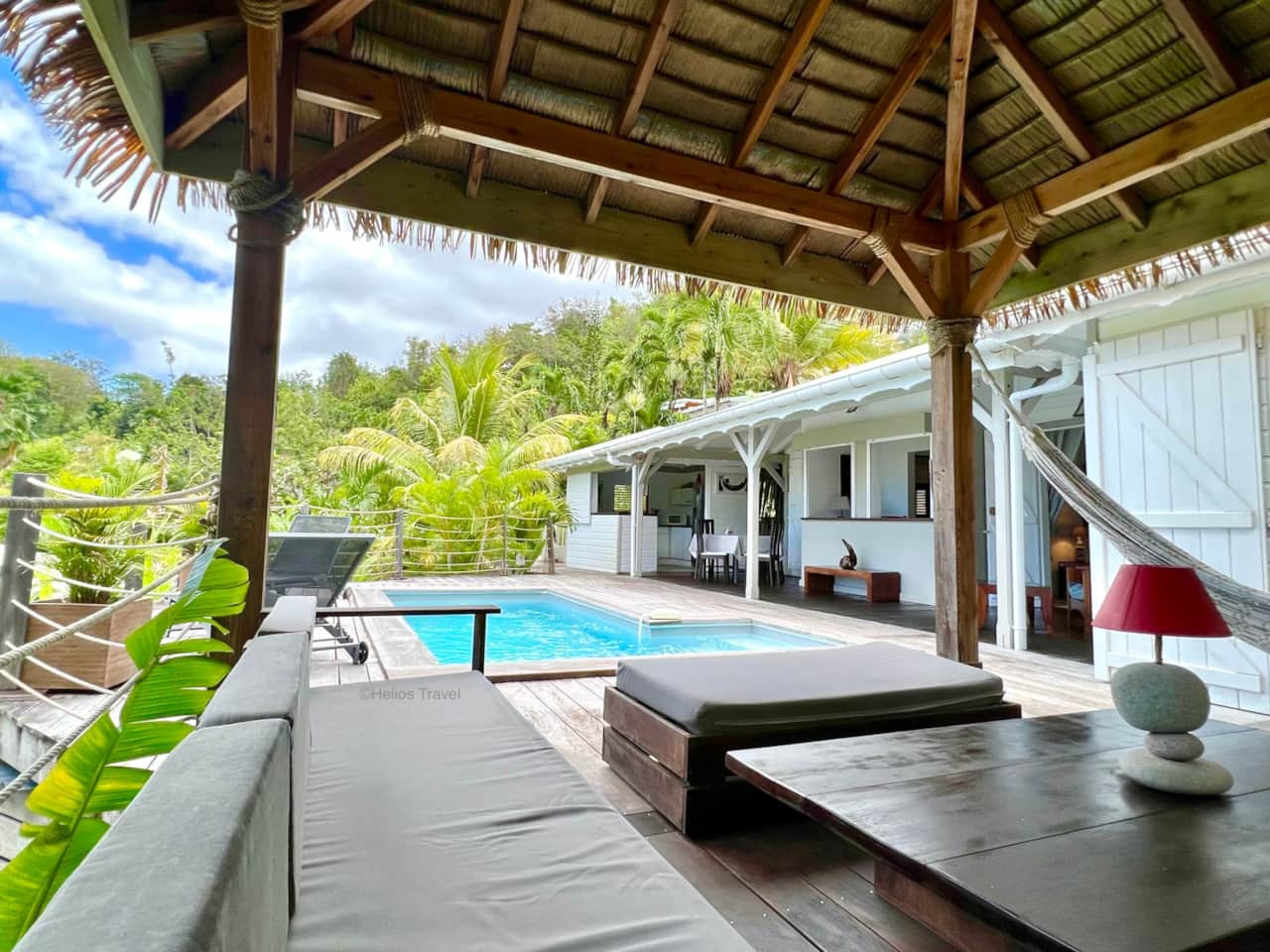 La villa Corali depuis le salon paillote
