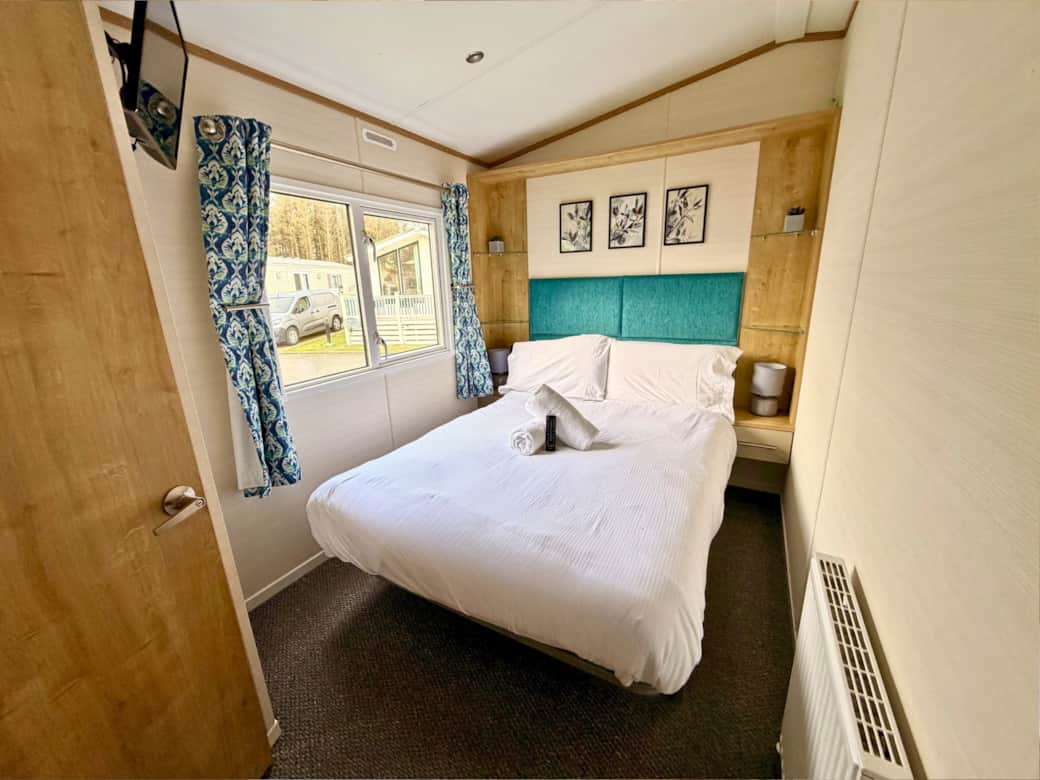 Double bedroom with ensuite bathroom Double bedroom with ensuite bathroom