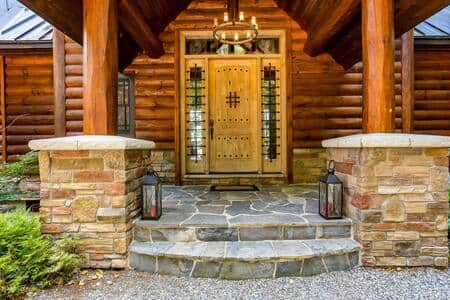 Welcome to Heron Lodge, where comfort and space await your perfect getaway. 