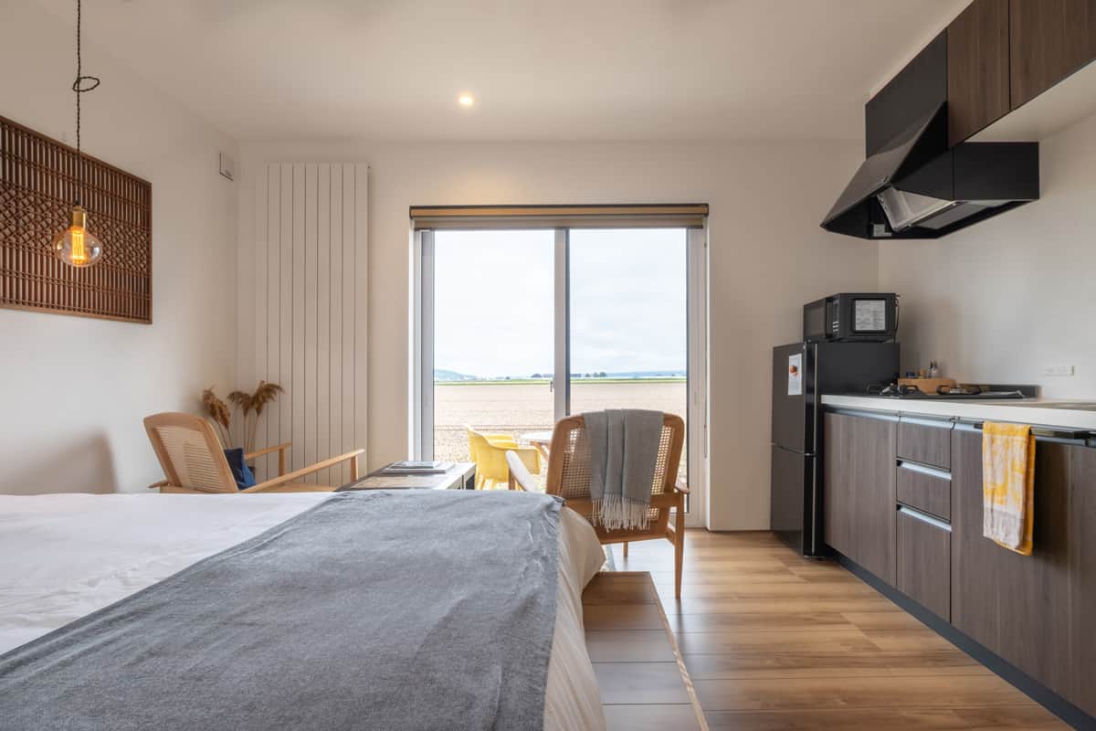 山吹Yamabuki studio suite with a fully equipped kitchen in Furano