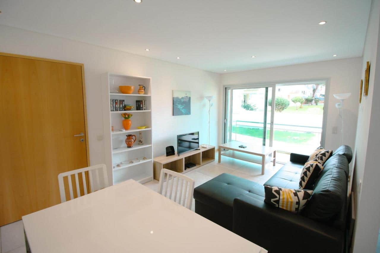 Lounge/Dining