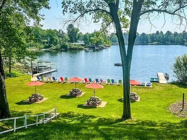 Pine Crest - Lake View