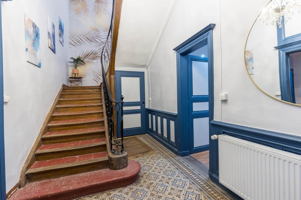 Entrée au RdC accessible aux Personnes à Mobilité Réduite (PMR) de plain-pied depuis la rue