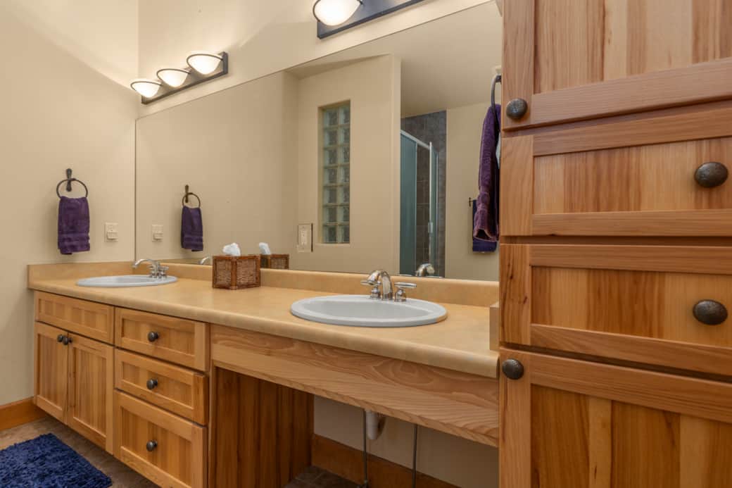 Lodge - Bathroom 1