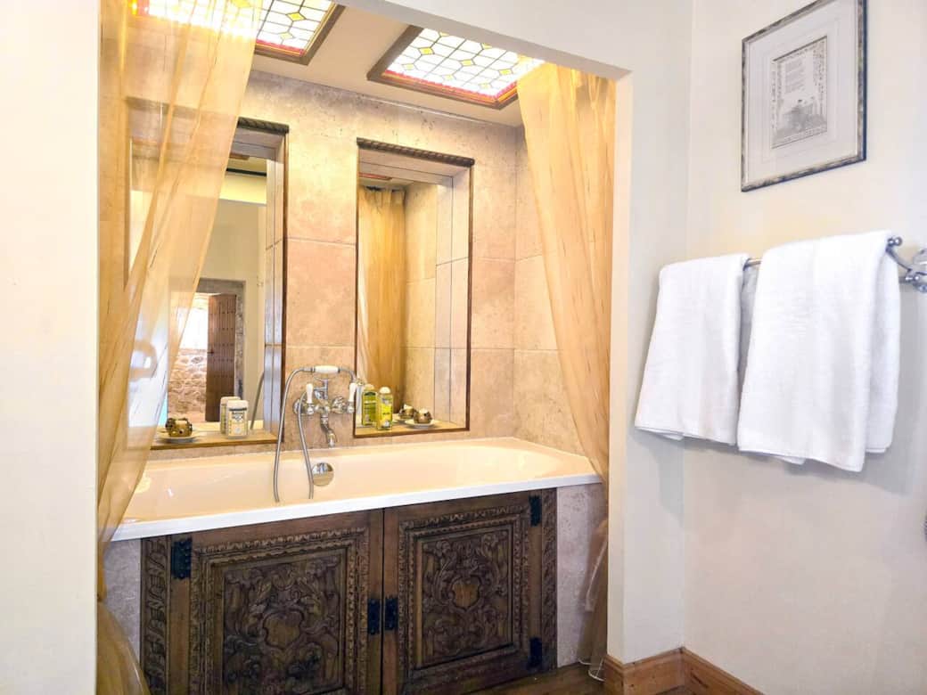 En-suite bathtub