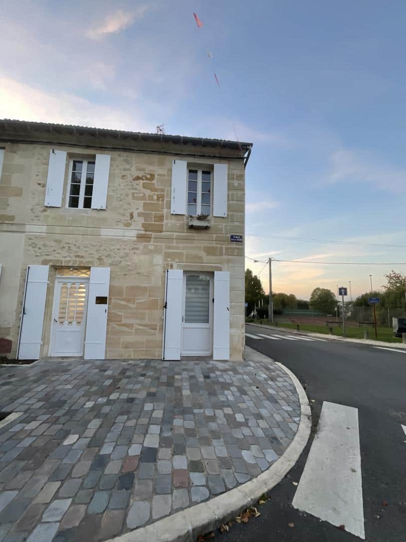 Façade location Façade location