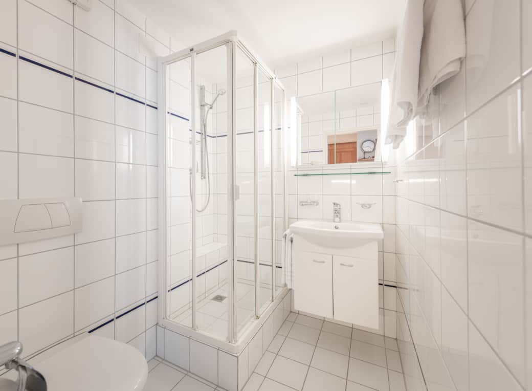 Badezimmer mit Dusche Badezimmer mit Dusche