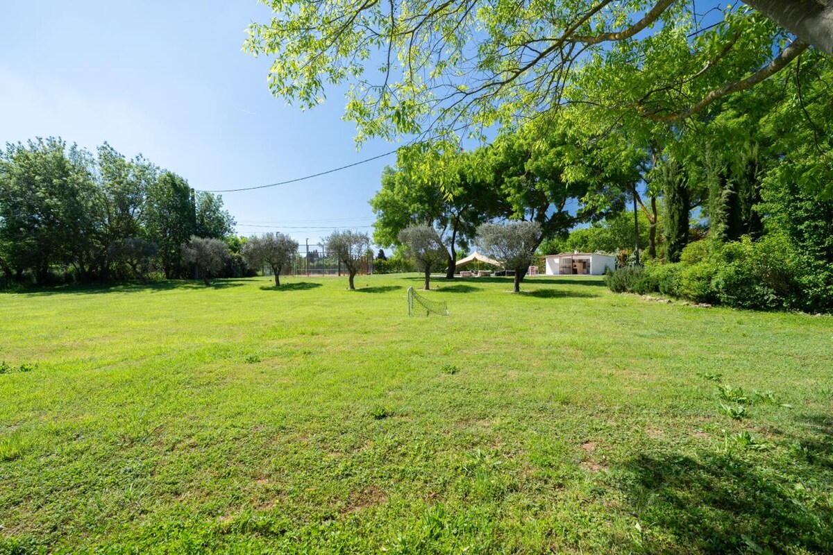 Provençal farmhouse & padel court swimming pool AC