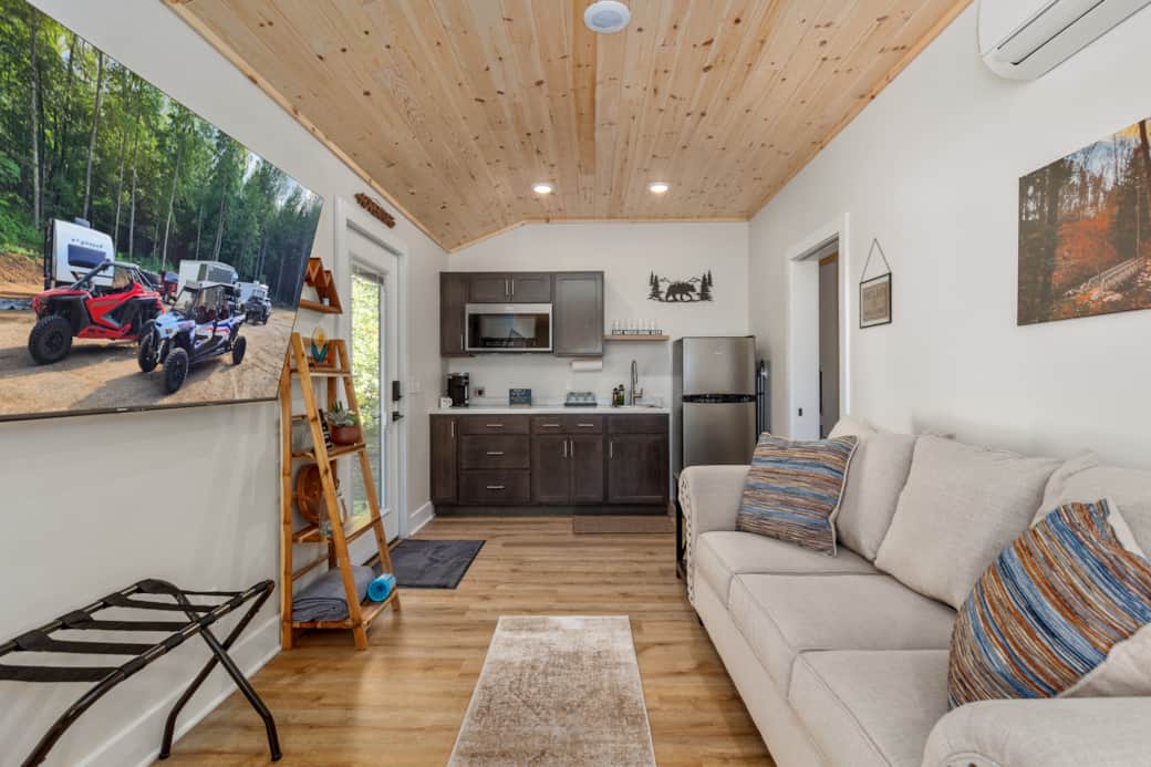 Kitchenette and living area 