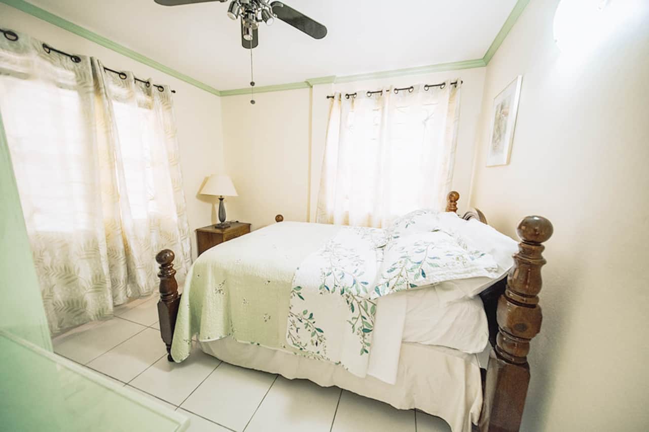 Comfortable queen bed.