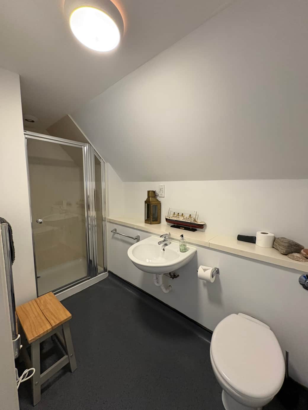 Crow's Nest Shower Room Crow's Nest Shower Room