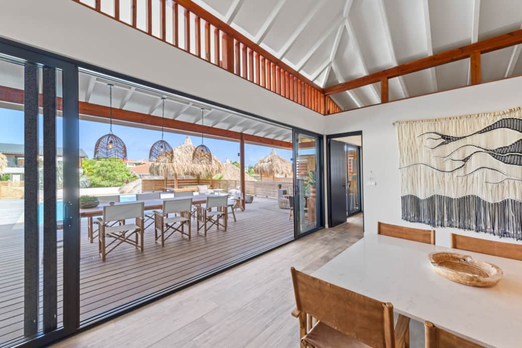 Eetkamer binnen en buiten