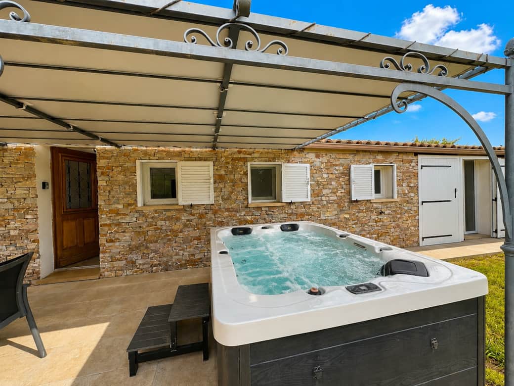 Jacuzzi, entrée, table chaise