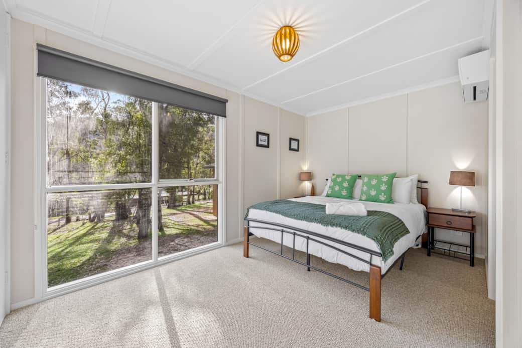 Bedroom 1 - Queen with air-conditioning and Ensuite Bedroom 1 - Queen with air-conditioning and Ensuite