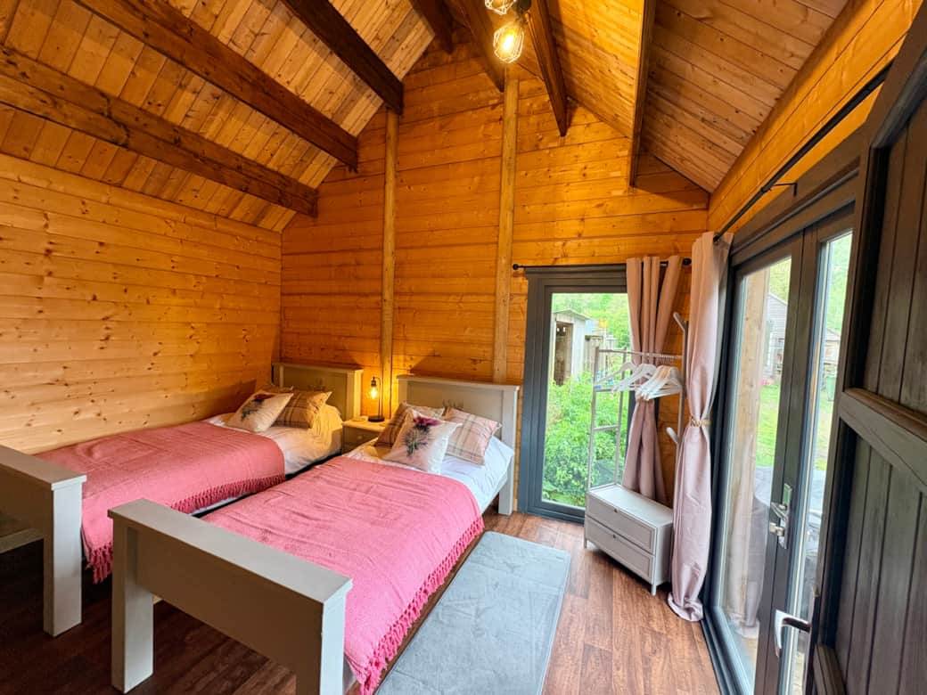 Twin room image 1
