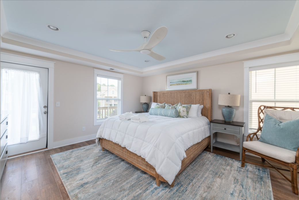 Master Bedroom King with Lake View! Master Bedroom King with Lake View!