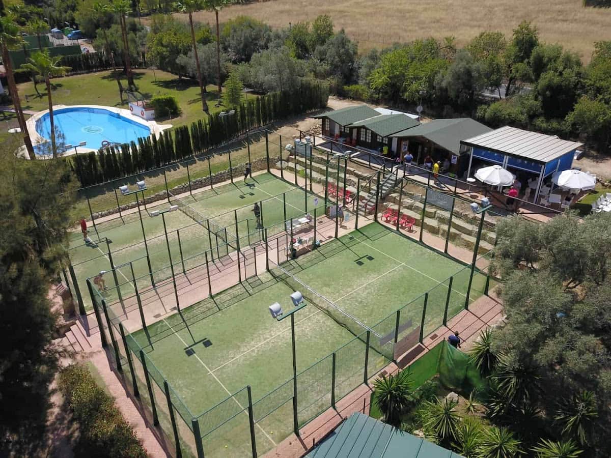 Lauro Golf Padel in a green setting