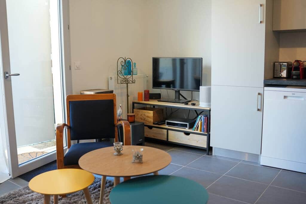 Salon, avec une télévision