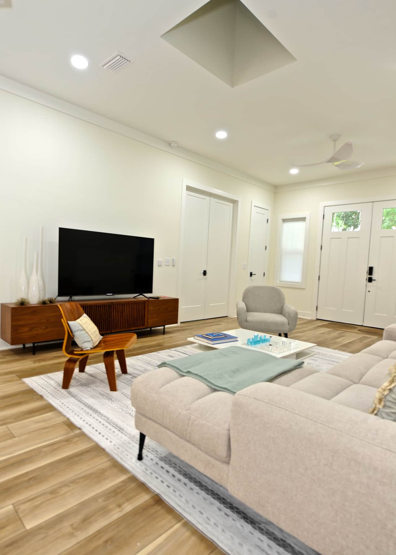 313 N 9th St - Living Area 3