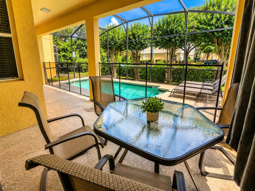 Pool Dining Area