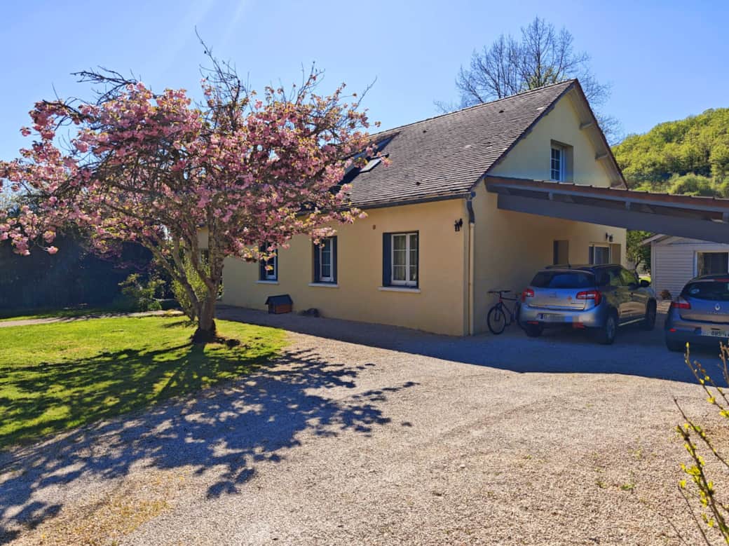 Maison et carport Maison et carport