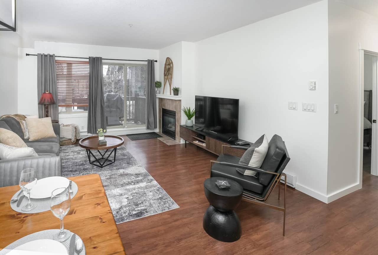 Living Room/Dining