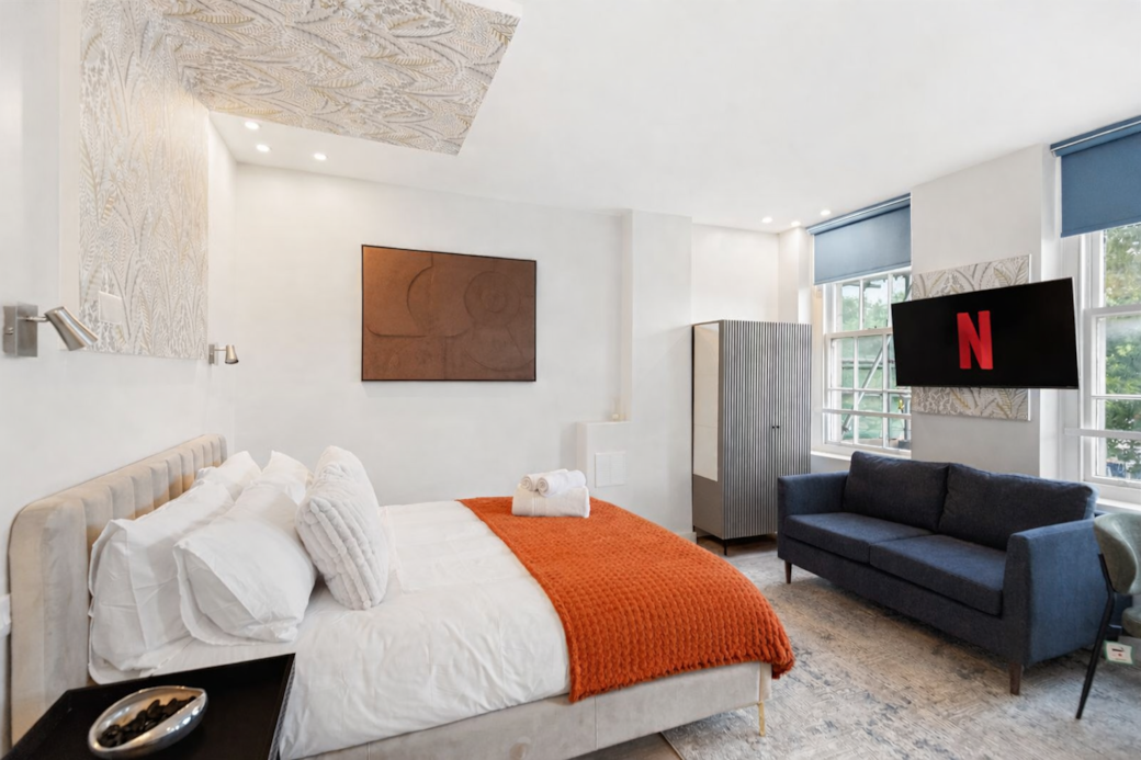 A bright, boutique-style bedroom with a luxurious double bed, stylish sofa and Smart TV with Netflix A bright, boutique-style bedroom with a luxurious double bed, stylish sofa and Smart TV with Netflix