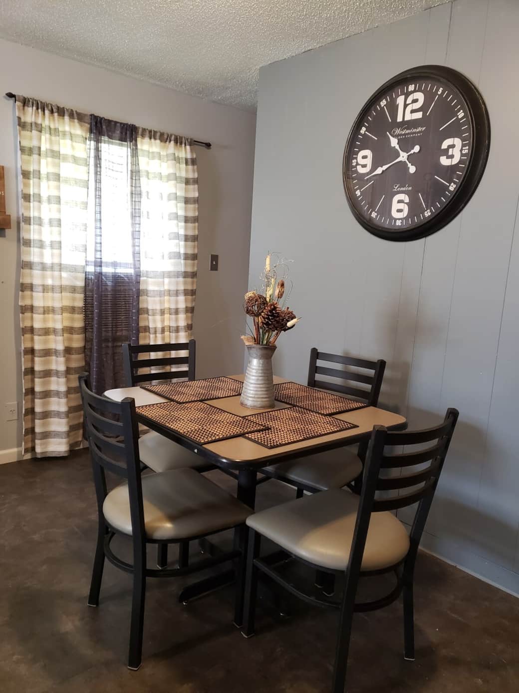 Dining table seats 4