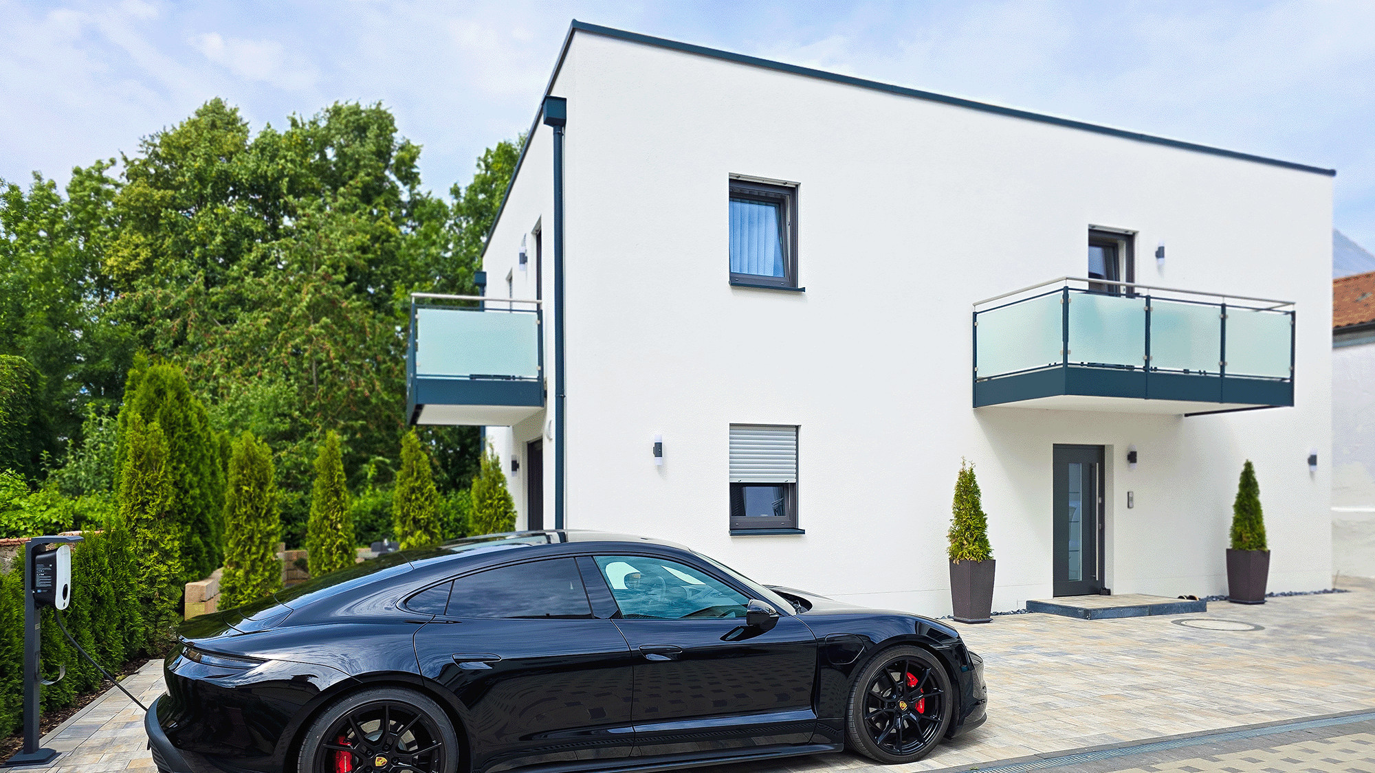 frensdorf-apartments-parkplatz-ladestation_03.png