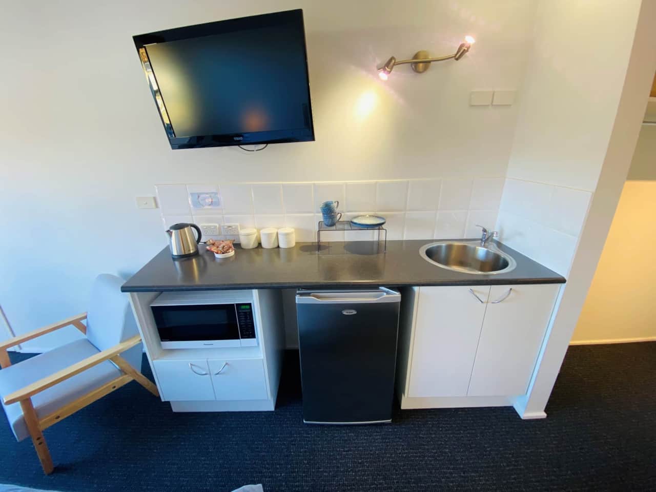 Elm Queen Suite Kitchenette