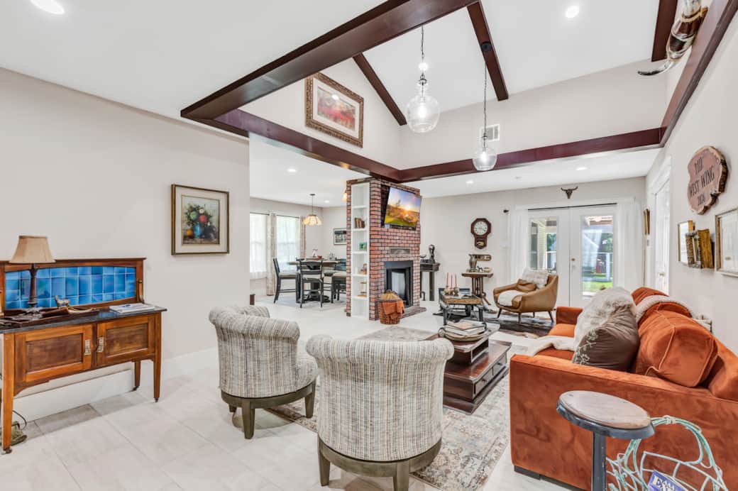 living room 